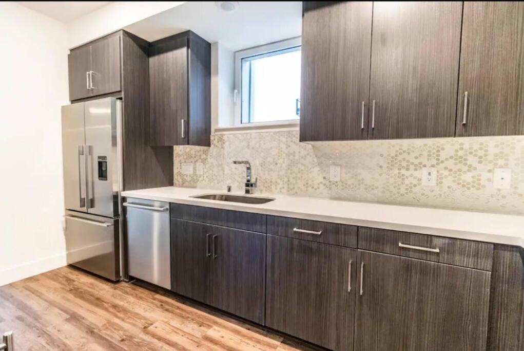 شقة Comfortable & Spacious 2Bdr - 2Bth For 4 Guests In Hollywood لوس أنجلوس المظهر الخارجي الصورة